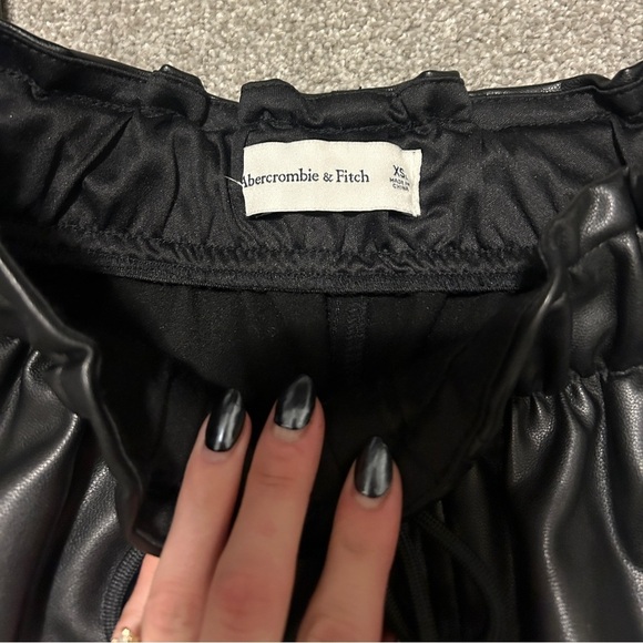 Abercrombie & Fitch Faux Leather Joggers Size XS - Picture 3 of 10